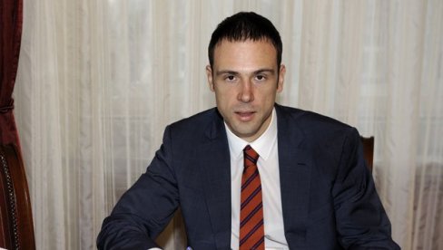 НЕДИЋ ГОДИНАМА НИЈЕ НА СТАДИОНУ: Вучић о вези секретара Владе са Беливуковом групом - свако ће да одговара ако је починио кривично дело! НЕДИЋ ГОДИНАМА НИЈЕ НА СТАДИОНУ: Вучић о вези секретара Владе са Беливуковом групом - свако ће да одговара ако је починио кривично дело!