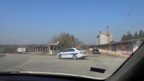 PRONAŠLI MU ČITAV ARSENAL: Policijska akcija kod Vladimiraca, starac (72) krio čak i prigušivač! PRONAŠLI MU ČITAV ARSENAL: Policijska akcija kod Vladimiraca, starac (72) krio čak i prigušivač!
