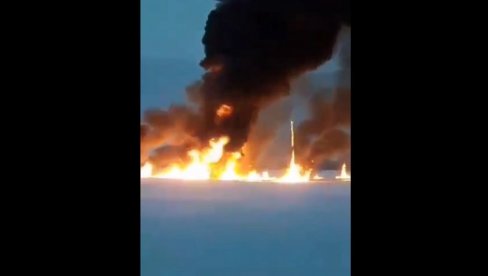 ИНЦИДЕНТ У СИБИРУ: Пожар на нафтоводу који пролази коритом реке Об (ВИДЕО) ИНЦИДЕНТ У СИБИРУ: Пожар на нафтоводу који пролази коритом реке Об (ВИДЕО)