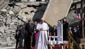 ПАПА ФРАЊА СТИГАО У МОСУЛ: Молитва у срушеним црквама које је уништила Исламска држава (ФОТО)