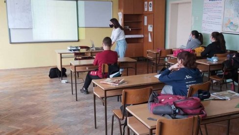 ГИМНАЗИЈАЛЦИ ДАМАМА МАТЕМАТИЧАРКАМА ЗА 8. МАРТ: Ученици гимназије у Сечњу су говорили о животу и раду познатих наузчница (ФОТО) ГИМНАЗИЈАЛЦИ ДАМАМА МАТЕМАТИЧАРКАМА ЗА 8. МАРТ: Ученици гимназије у Сечњу су говорили о животу и раду познатих наузчница (ФОТО)