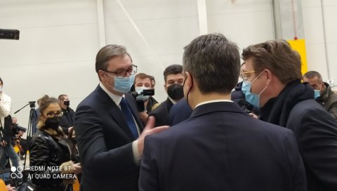 ПРЕДСЕДНИК СРБИЈЕ У НОВОМ САДУ: Отворена нова велика фабрика (ВИДЕО) ПРЕДСЕДНИК СРБИЈЕ У НОВОМ САДУ: Отворена нова велика фабрика (ВИДЕО)