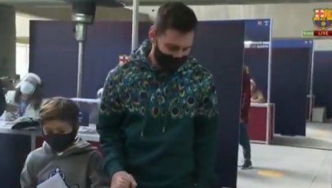 БАРСЕЛОНА БИРА ПРЕДСЕДНИКА: Гласао и Лионел Меси (ВИДЕО) БАРСЕЛОНА БИРА ПРЕДСЕДНИКА: Гласао и Лионел Меси (ВИДЕО)