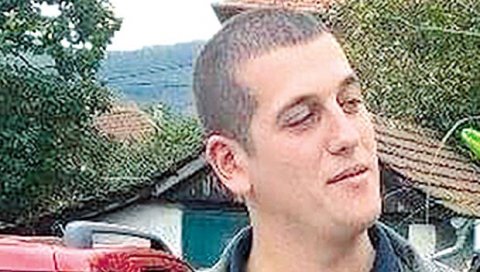 ПОСЛЕ ЗЛОЧИНА МИРНО ЋАСКАО СА ПОЛИЦАЈЦИМА: Детаљи крвавог породичног обрачуна на сеоском гробљу код Новог Пазара ПОСЛЕ ЗЛОЧИНА МИРНО ЋАСКАО СА ПОЛИЦАЈЦИМА: Детаљи крвавог породичног обрачуна на сеоском гробљу код Новог Пазара
