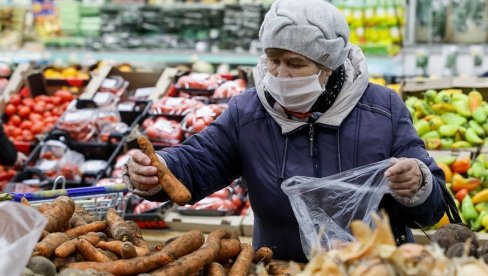 РУСЕ ПЛАШИ ВИРУС ГЛАДИ: Житељи са малим примањима из најпространије земље брину због поскупљења намирница РУСЕ ПЛАШИ ВИРУС ГЛАДИ: Житељи са малим примањима из најпространије земље брину због поскупљења намирница