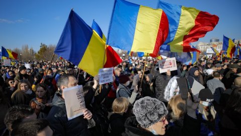 НЕЋЕ ОБАВЕЗНУ ВАКЦИНАЦИЈУ: Протест у Букурешту због најављених нових мера (ФОТО) НЕЋЕ ОБАВЕЗНУ ВАКЦИНАЦИЈУ: Протест у Букурешту због најављених нових мера (ФОТО)