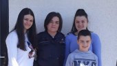 ПОЛИЦАЈКА РАДОЈКА ОМИЉЕНА МЕЂУ СУРДУЛИЧАНИМА: Деца је обожавају, колеге поштују, а супруг подржава