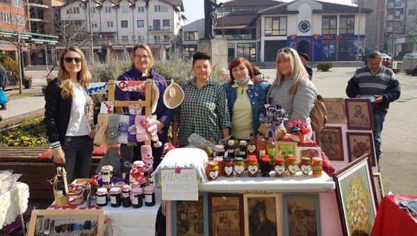ИЗЛОЖБА КРЕАТИВНИХ ДЕСПОТОВЧАНКИ: Радови у Галерији Центра за културу до 15. марта ИЗЛОЖБА КРЕАТИВНИХ ДЕСПОТОВЧАНКИ: Радови у Галерији Центра за културу до 15. марта