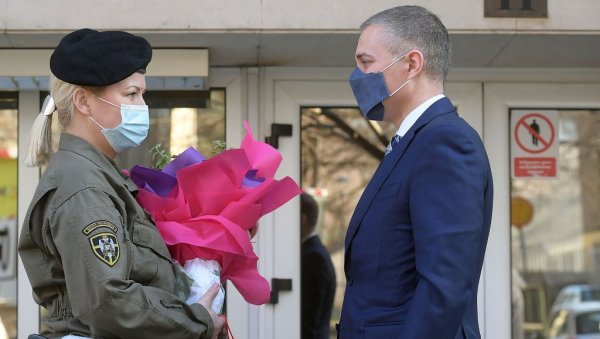 СТЕФАНОВИЋ ЧЕСТИТАО ДАН ЖЕНА: Без вас не би свет могао да дише на овај начин СТЕФАНОВИЋ ЧЕСТИТАО ДАН ЖЕНА: Без вас не би свет могао да дише на овај начин