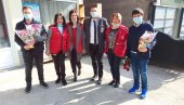 ПОВОД - 8. МАРТ: Председник општине Владичин Хан изненадио раднице Црвеног крста ПОВОД - 8. МАРТ: Председник општине Владичин Хан изненадио раднице Црвеног крста