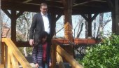 VUČIĆ U VILI MIR SA SRPSKOM HEROINOM: Biljana je zaslužila više od Oskara, ponosan sam što sam je ugostio (FOTO/VIDEO) VUČIĆ U VILI MIR SA SRPSKOM HEROINOM: Biljana je zaslužila više od Oskara, ponosan sam što sam je ugostio (FOTO/VIDEO)