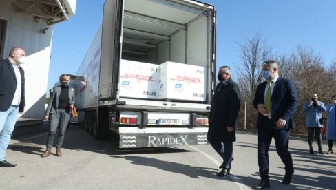 РЕПУБЛИКА СРПСКА ДОБИЛА ТРЕЋИ КОНТИГЕНТ ИЗ РУСИЈЕ: У Бањалуку данас стигло још 20.000 вакцина Спутњик В РЕПУБЛИКА СРПСКА ДОБИЛА ТРЕЋИ КОНТИГЕНТ ИЗ РУСИЈЕ: У Бањалуку данас стигло још 20.000 вакцина Спутњик В