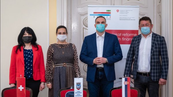 ЈАВНЕ ФИНАНСИЈЕ ПО ШВАЈЦАРСКОМ МОДЕЛУ: Град Зрењанин и општине Житиште и Сечањ, потписали су Меморандум о сарадњи и учешћу у пројекту РЕЛОФ2 ЈАВНЕ ФИНАНСИЈЕ ПО ШВАЈЦАРСКОМ МОДЕЛУ: Град Зрењанин и општине Житиште и Сечањ, потписали су Меморандум о сарадњи и учешћу у пројекту РЕЛОФ2
