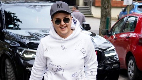 NIJE SE NADALA DA ĆU BITI TU U PONOĆ: Marija Šerifović priredila mami Verici rođendansko iznenađenje NIJE SE NADALA DA ĆU BITI TU U PONOĆ: Marija Šerifović priredila mami Verici rođendansko iznenađenje