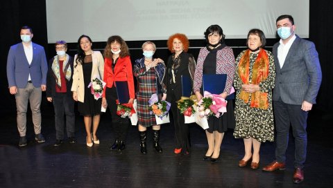ЗАСЛУЖНА ЖЕНА: Поводом 8 марта, у Бијељини додељена признања ЗАСЛУЖНА ЖЕНА: Поводом 8 марта, у Бијељини додељена признања