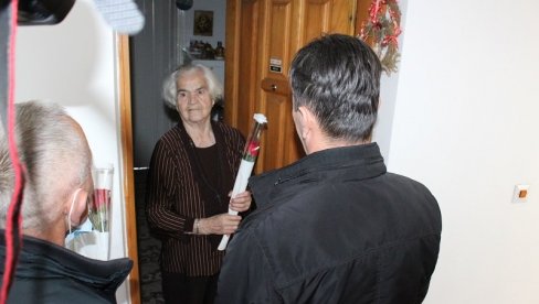 NJIHOVI SINOVI DALI SU ŽIVOTE ZA SLOBODU RS: Za Dan žena pokloni i pažnja za majke heroja Republike Srpske (FOTO) NJIHOVI SINOVI DALI SU ŽIVOTE ZA SLOBODU RS: Za Dan žena pokloni i pažnja za majke heroja Republike Srpske (FOTO)