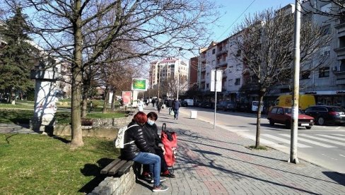 КОРОНА НЕ ПОПУШТА У ПАРАЋИНУ: Хоспитализовано 77 оболелих, за три дана вирус потврђен код 171 особе КОРОНА НЕ ПОПУШТА У ПАРАЋИНУ: Хоспитализовано 77 оболелих, за три дана вирус потврђен код 171 особе