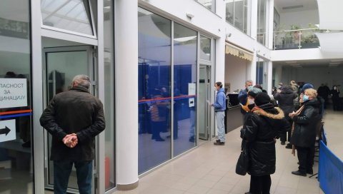У ПАРАЋИНУ ДАТО ПРЕКО 8.500 ДОЗА ВАКЦИНА: На списку за имунизацију сутра 264 особе У ПАРАЋИНУ ДАТО ПРЕКО 8.500 ДОЗА ВАКЦИНА: На списку за имунизацију сутра 264 особе