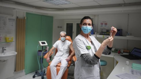 МЕДИЦИНАРИ ОДБИЈАЈУ ЦЕПИВО: У Француској се не вакцинишу они који би требало први да заврну рукав МЕДИЦИНАРИ ОДБИЈАЈУ ЦЕПИВО: У Француској се не вакцинишу они који би требало први да заврну рукав
