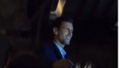 NOLE SRBINE: Novak zapevao patriotsku pesmu i bacio prisutne u delirijum (VIDEO) NOLE SRBINE: Novak zapevao patriotsku pesmu i bacio prisutne u delirijum (VIDEO)