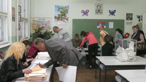 ЗАХТЕВИ РАСУТИ У ПЛАТФОРМАМА: Опозиција ће на међустраначком дијалогу о изборним условима наступити са неколико докумената ЗАХТЕВИ РАСУТИ У ПЛАТФОРМАМА: Опозиција ће на међустраначком дијалогу о изборним условима наступити са неколико докумената