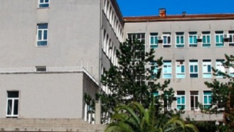 ХАОС У ЦРНОЈ ГОРИ: Короном заражена 33 радника у болници у Рисну, обустављени амбулантни прегледи ХАОС У ЦРНОЈ ГОРИ: Короном заражена 33 радника у болници у Рисну, обустављени амбулантни прегледи