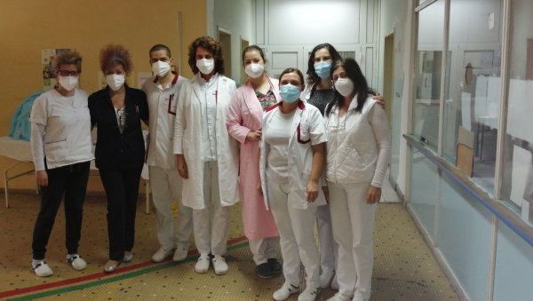 БОРБА ЗА СВАКОГ ПАЦИЈЕНТА: За годину дана у Општој болници у Суботици од последица ковида лечено 2.000 људи БОРБА ЗА СВАКОГ ПАЦИЈЕНТА: За годину дана у Општој болници у Суботици од последица ковида лечено 2.000 људи