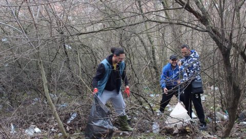ЗА ЛЕПШИ И ЧИСТИЈИ ГРАД: Грађани очистили руско гробље и парк у Јагодини ЗА ЛЕПШИ И ЧИСТИЈИ ГРАД: Грађани очистили руско гробље и парк у Јагодини