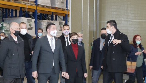ПЛАНИРАН ИЗВОЗ У 20 ДРЖАВА: Премијерка Србије Ана Брнабић у среду отворила нови погон специјализованих ђубрива у Инђији ПЛАНИРАН ИЗВОЗ У 20 ДРЖАВА: Премијерка Србије Ана Брнабић у среду отворила нови погон специјализованих ђубрива у Инђији