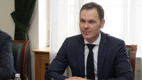 ВЕЛИКО ИНТЕРЕСОВАЊЕ ГРАЂАНА: Преко два и по милиона људи се пријавило за новчану помоћ од 60 евра ВЕЛИКО ИНТЕРЕСОВАЊЕ ГРАЂАНА: Преко два и по милиона људи се пријавило за новчану помоћ од 60 евра