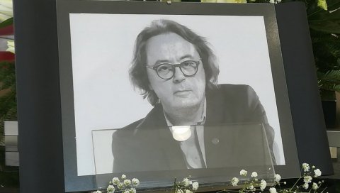 КОМЕМОРАЦИЈА САЊИ ИЛИЋУ: Колеге и пријатељи се окупили да одају последњу почаст великом уметнику (ФОТО) КОМЕМОРАЦИЈА САЊИ ИЛИЋУ: Колеге и пријатељи се окупили да одају последњу почаст великом уметнику (ФОТО)