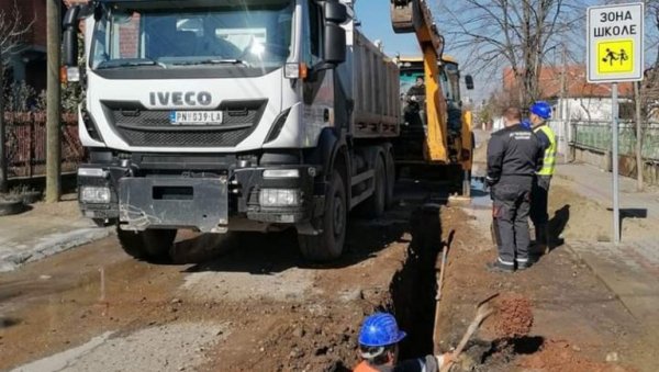 ГЛОЖДАК У ПАРАЋИНУ ДАНАС БЕЗ ВОДЕ: Разлог није квар већ комплетна реконструкција водоводне мреже у Церској улици ГЛОЖДАК У ПАРАЋИНУ ДАНАС БЕЗ ВОДЕ: Разлог није квар већ комплетна реконструкција водоводне мреже у Церској улици