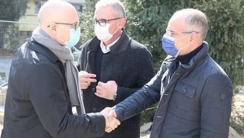 ГРАДОНАЧЕЛНИК ВУЧЕВИЋ: Највећи објекат Дома здравља реконструише се после више од 40 година, а вредност посла је 826 милиона динара! ГРАДОНАЧЕЛНИК ВУЧЕВИЋ: Највећи објекат Дома здравља реконструише се после више од 40 година, а вредност посла је 826 милиона динара!