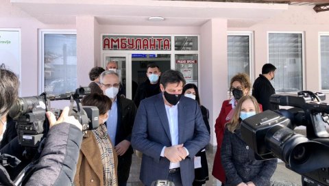 У КРУШЕВЦУ ВАКЦИНЕ БЕЗ ЗАКАЗАВАЊА ЗА СТАРИЈЕ ОД 45 ГОДИНА: Братислав Гашић: Здравље нације и грађана Србије је од приоритетног значаја У КРУШЕВЦУ ВАКЦИНЕ БЕЗ ЗАКАЗАВАЊА ЗА СТАРИЈЕ ОД 45 ГОДИНА: Братислав Гашић: Здравље нације и грађана Србије је од приоритетног значаја