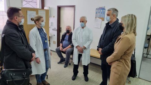 ВАКЦИНУ ПРИМИЛО ВИШЕ ОД ОСАМ ХИЉАДА ПРИЈЕПОЉАЦА: Другом дозом имунизовано преко 2500 људи ВАКЦИНУ ПРИМИЛО ВИШЕ ОД ОСАМ ХИЉАДА ПРИЈЕПОЉАЦА: Другом дозом имунизовано преко 2500 људи