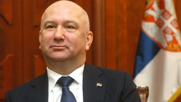 МИНИСТАР ПОПОВИЋ: Најоштрије осуђујем насилно понашање опозиције у Новом Саду МИНИСТАР ПОПОВИЋ: Најоштрије осуђујем насилно понашање опозиције у Новом Саду