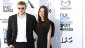 КАО ДА ЈЕ НА МОДНОЈ ПИСТИ: Емили Ратајковски у никад краћој црној хаљини (ФОТО) КАО ДА ЈЕ НА МОДНОЈ ПИСТИ: Емили Ратајковски у никад краћој црној хаљини (ФОТО)