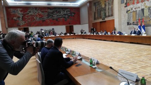 НОВОСТИ САЗНАЈУ: Кризни штаб разматра ове мере, у току су консултације НОВОСТИ САЗНАЈУ: Кризни штаб разматра ове мере, у току су консултације