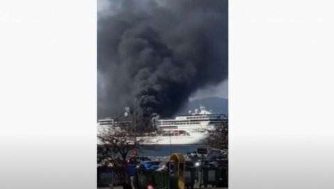 ВЕЛИКИ ПОЖАР НА КРФУ: Гори брод за крстарење, ватрогасци на месту несреће (ВИДЕО) ВЕЛИКИ ПОЖАР НА КРФУ: Гори брод за крстарење, ватрогасци на месту несреће (ВИДЕО)