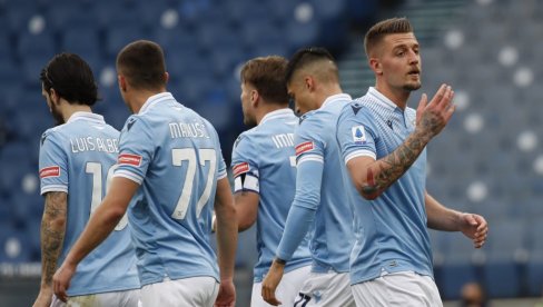 MAJSTORIJA SERGEJA: Milinković-Savić postigao sjajan gol protiv Krotonea (VIDEO) MAJSTORIJA SERGEJA: Milinković-Savić postigao sjajan gol protiv Krotonea (VIDEO)