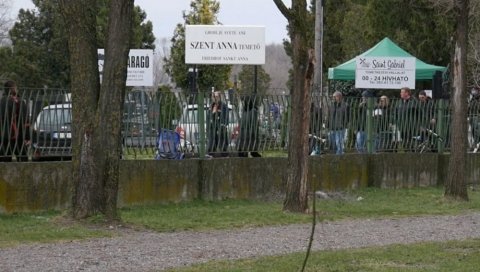 ЧАК И НЕБО ПЛАКАЛО ЗА ДАНИЈЕЛОМ: У Сенти сахрањен дечак (4) кога су изгризли пси ЧАК И НЕБО ПЛАКАЛО ЗА ДАНИЈЕЛОМ: У Сенти сахрањен дечак (4) кога су изгризли пси
