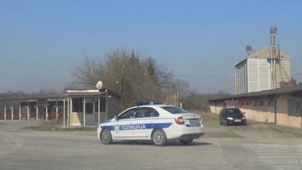 ЛИСИЦЕ ПОСЛЕ ПРЕТРЕСА: Ухапшен мушкарац у Владимирцима, заплењени пушка и меци ЛИСИЦЕ ПОСЛЕ ПРЕТРЕСА: Ухапшен мушкарац у Владимирцима, заплењени пушка и меци