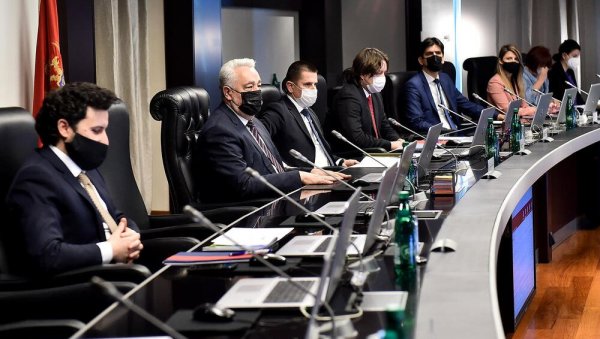 ДАЛЕКО ОД ПРЕЛАЗНЕ ОЦЕНЕ: Анализа очекивања и слабости после стотину дана нове владе Здравка Кривокапића ДАЛЕКО ОД ПРЕЛАЗНЕ ОЦЕНЕ: Анализа очекивања и слабости после стотину дана нове владе Здравка Кривокапића