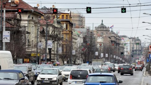 КАДА СЕ СКИДАЈУ ЗИМСКЕ ГУМЕ: Један датум је кључан, али опрезно, у комшилуку казна од 130 евра