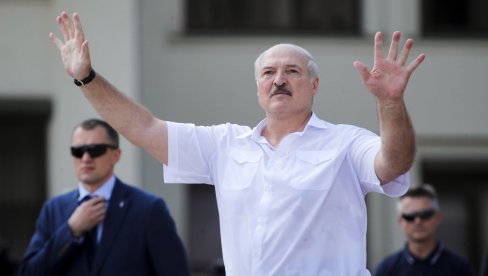 У СЛУЧАЈУ ДА ГА УБИЈУ: Лукашенко потписао декрет којм овлашћења преноси на овај орган У СЛУЧАЈУ ДА ГА УБИЈУ: Лукашенко потписао декрет којм овлашћења преноси на овај орган