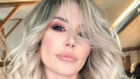 АНА МИХАЈЛОВСКИ И ЊЕНЕ ЋЕРКЕ У ШОКУ: Бахати возач им убио пудлу, полицајац - Пас је објекат АНА МИХАЈЛОВСКИ И ЊЕНЕ ЋЕРКЕ У ШОКУ: Бахати возач им убио пудлу, полицајац - Пас је објекат