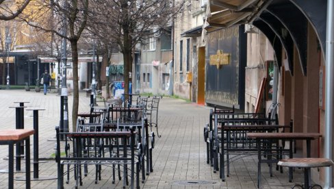 СРБИЈА СЕ ЗАКЉУЧАВА НА ЈОШ СЕДАМ ДАНА? Кризни штаб пред тешком одлуком - ко би могао да ради скраћено, а ко преко шалтера СРБИЈА СЕ ЗАКЉУЧАВА НА ЈОШ СЕДАМ ДАНА? Кризни штаб пред тешком одлуком - ко би могао да ради скраћено, а ко преко шалтера