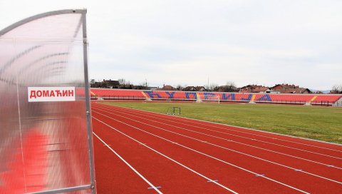 АТЛЕТСКИ КОМПЛЕКС: Осам трака на полиуретанској стази АТЛЕТСКИ КОМПЛЕКС: Осам трака на полиуретанској стази