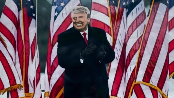 ВЕЛИКА ОБЈАВА ДОНАЛДА ТРАМПА: Бивши председник САД изашао пред присталице, па најавом изазвао одушевшење у публици (ВИДЕО) ВЕЛИКА ОБЈАВА ДОНАЛДА ТРАМПА: Бивши председник САД изашао пред присталице, па најавом изазвао одушевшење у публици (ВИДЕО)