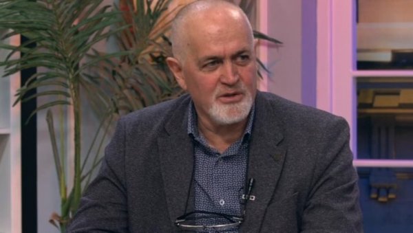 ГЕНЕРАЛ ОЧИТАО ЛЕКЦИЈУ МИЛУ ЂУКАНОВИЋУ: Данас љубиш неки други крст, неку другу руку (ВИДЕО) ГЕНЕРАЛ ОЧИТАО ЛЕКЦИЈУ МИЛУ ЂУКАНОВИЋУ: Данас љубиш неки други крст, неку другу руку (ВИДЕО)